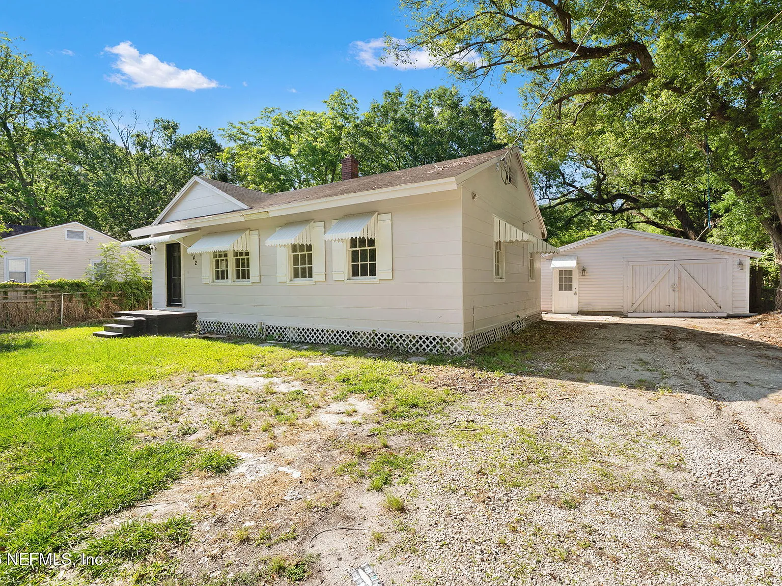 4 bed, 2.0 bath, 1800 sqft, $2,200 — Photo 2