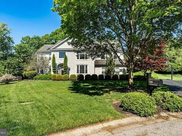 1388 Old Barn Cir, Downingtown, PA 19335