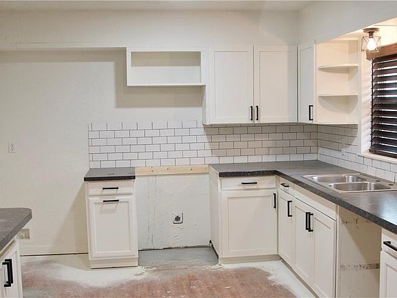 4th image of 300 N Bradley St