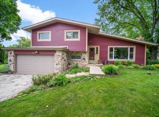 W138N7270 Melville Dr, Menomonee Falls, WI 53051