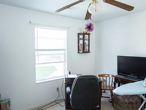3rd image of 4535 Elliot Ave Floor 1