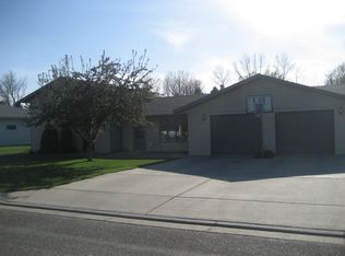 1502 6th Ave SE, Rugby, ND 58368