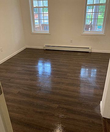 4th image of 11 N Lee St