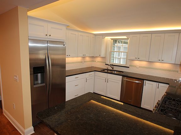 2nd image of 18-20 Holman St #18
