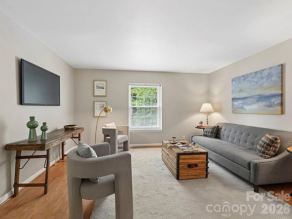 2nd image of 2628 Park Rd APT D
