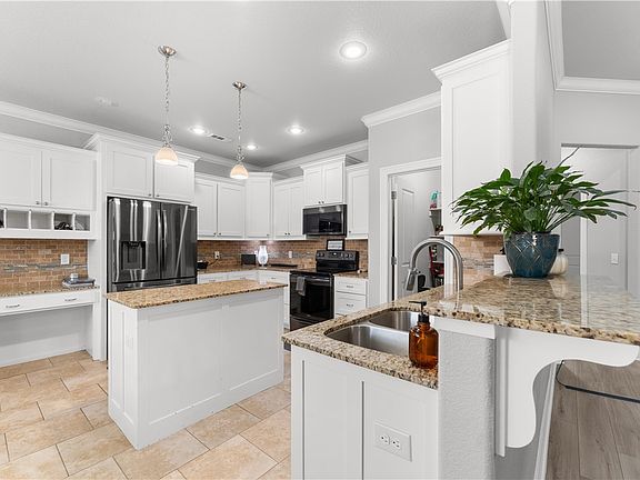 3rd image of 236 Ranalli Ave