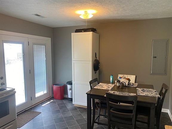 3rd image of 1117 Lewis Ave
