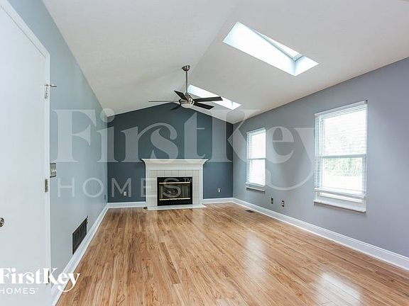 3rd image of 4405 Hidden St