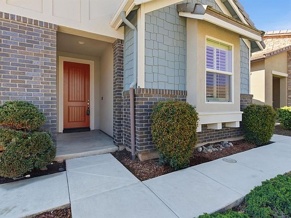 5th image of 3832 Lookout Dr