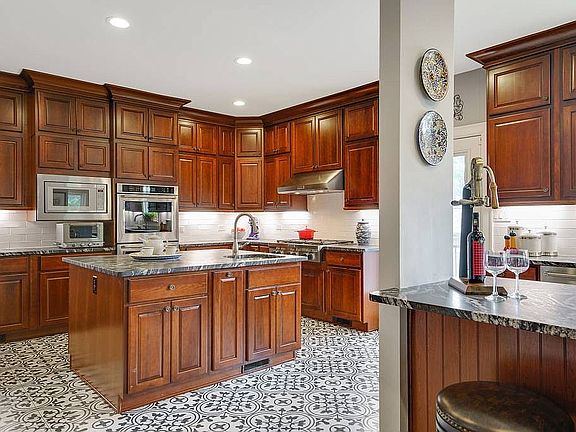 5th image of 108 Gatewood Ct