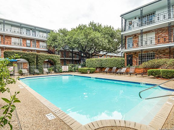 3rd image of 8401 N NEW BRAUNFELS AVE #105