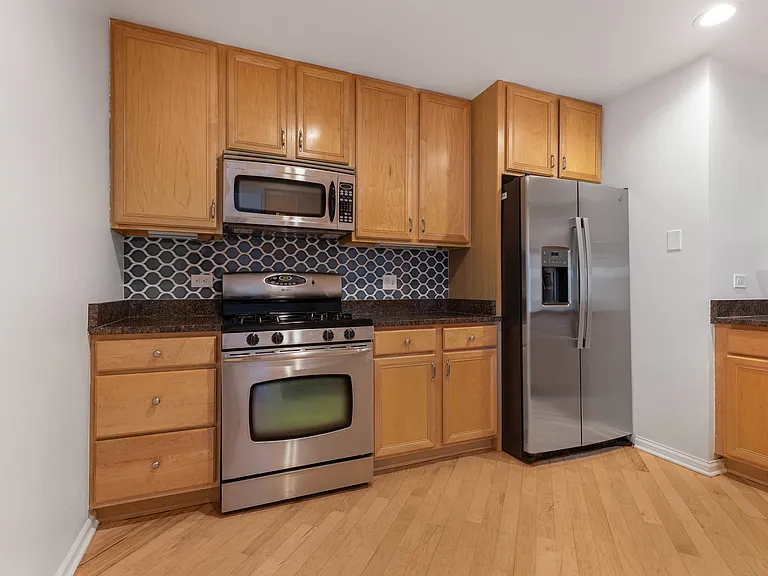 2307 W Wolfram St #312 — Photo 11