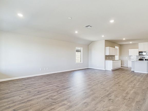 2nd image of 302 Crowne Parc Dr