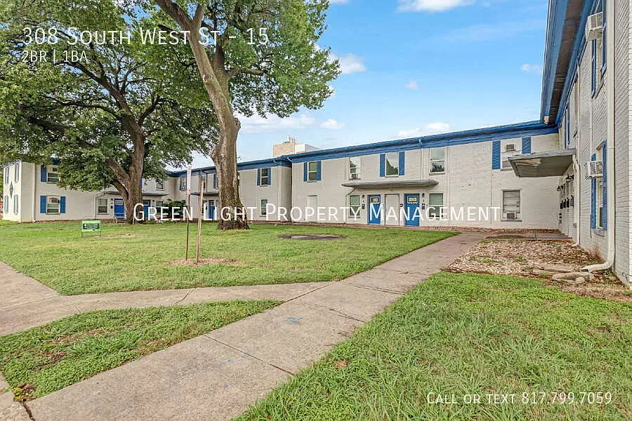 Updated 2-Bd Steps from Downtown Arlington & UTA! — Photo 4