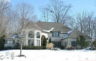5040 Canterbury Dr photo 1