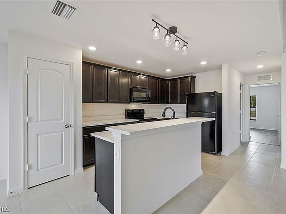 4th image of 814 La Salle Ave