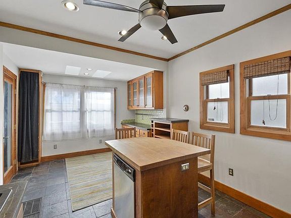 3rd image of 601 26th Ave N
