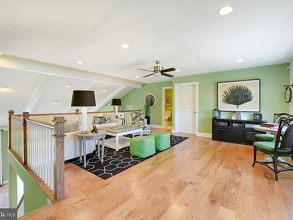 4th image of 25249 Leland Ave