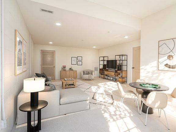 4th image of 1010 Wood Glen Ct