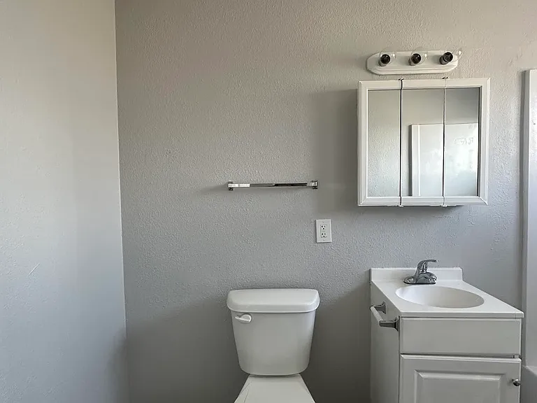 Vista Hermosa Apartments — Photo 8