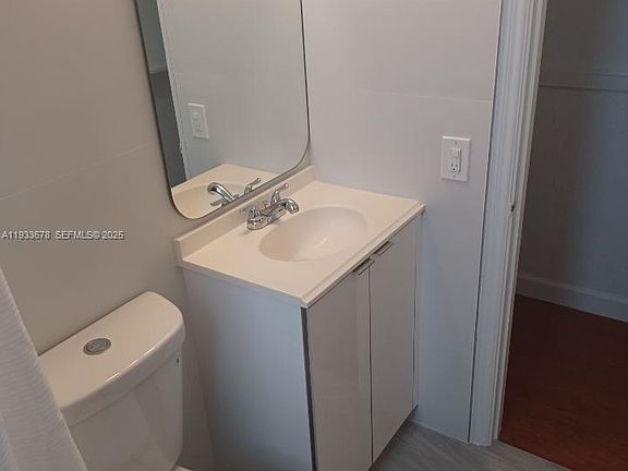 2nd image of 6950 Byron Ave APT 7