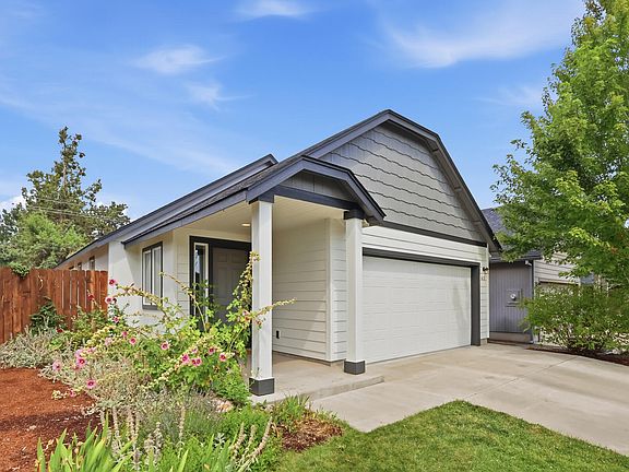 2nd image of 612 SE Gleneden Pl