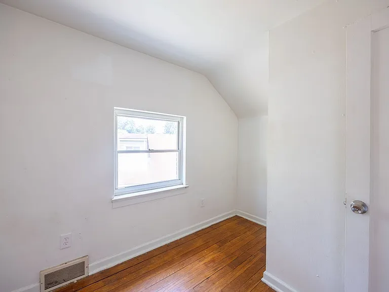 9717 Glendale Rd — Photo 16