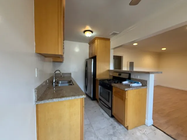 2128 Penmar Ave #7 — Photo 6