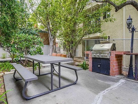 2nd image of 964 Larrabee St APT 104