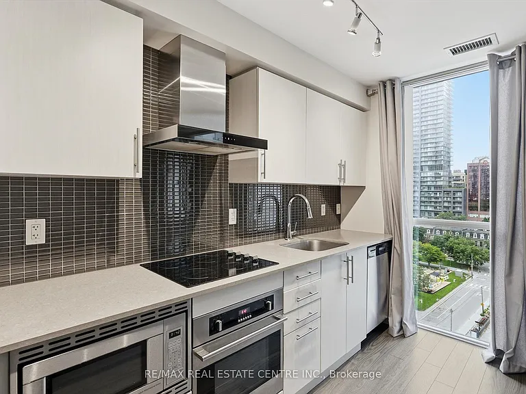 352 Front St W #1010 — Photo 14