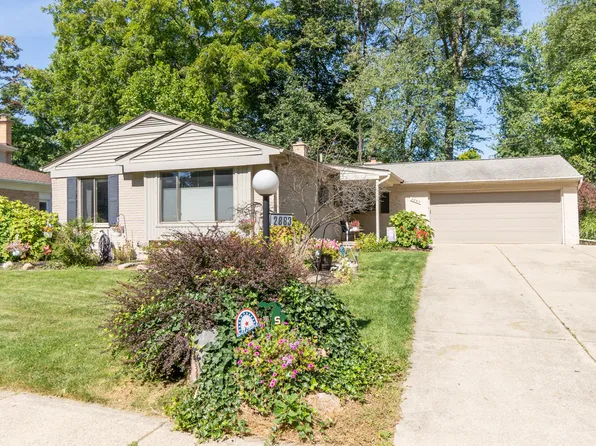 2883 Pebble Creek Dr, Ann Arbor, MI 48108