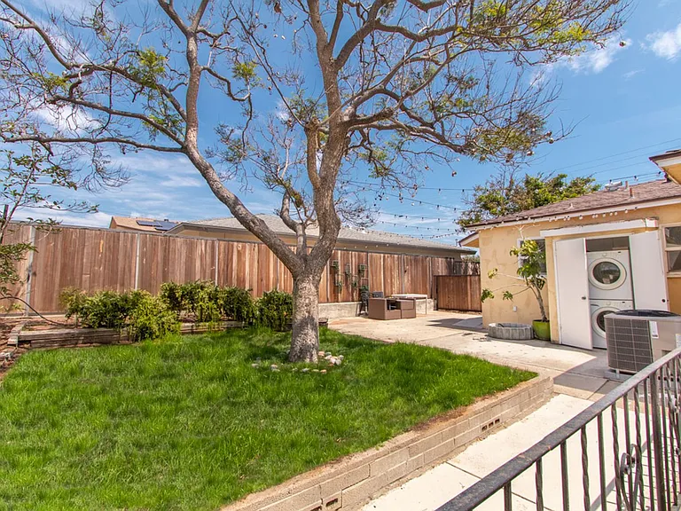 Well Maintained & Bright Detached 2 bed / 1 bath Home In Quiet Neighborhood of North Park - Peak ... — Photo 14