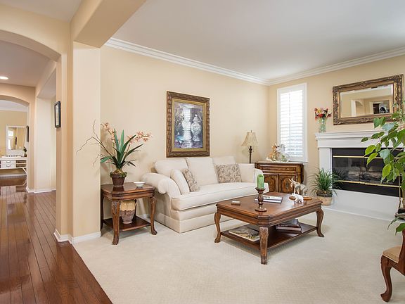 5th image of 27020 Edgewater Ln
