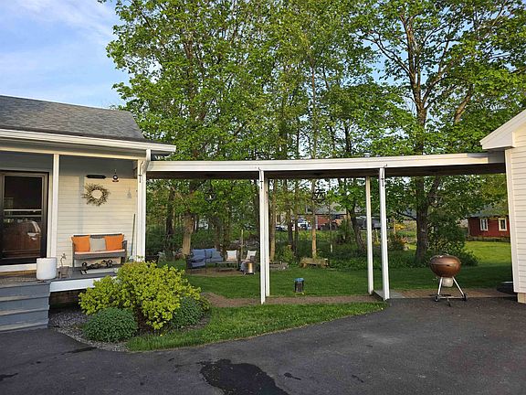 5th image of 896 East Road