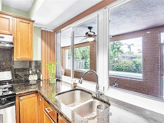 5th image of 11331 NW 30th Street