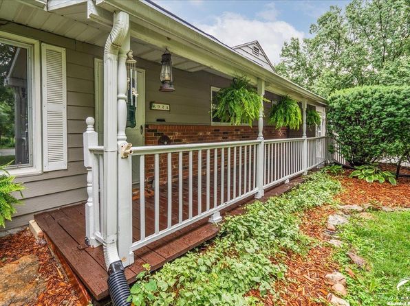 924 E 21st St, Lawrence, KS 66046