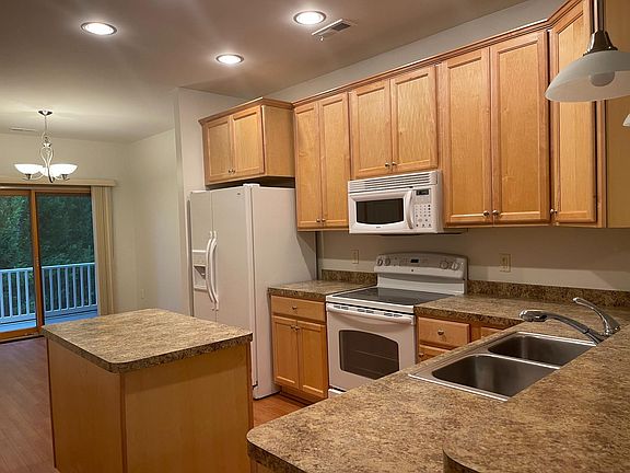 4th image of 22565 Chickadee Cir #3