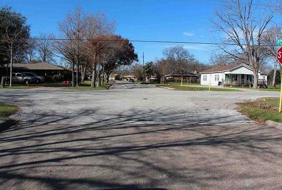 Exterior Neighborhood (street photo)