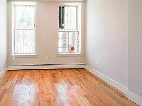 2nd image of 11 Gunther Pl #1LI