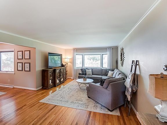 5th image of 3269 Somerford Rd