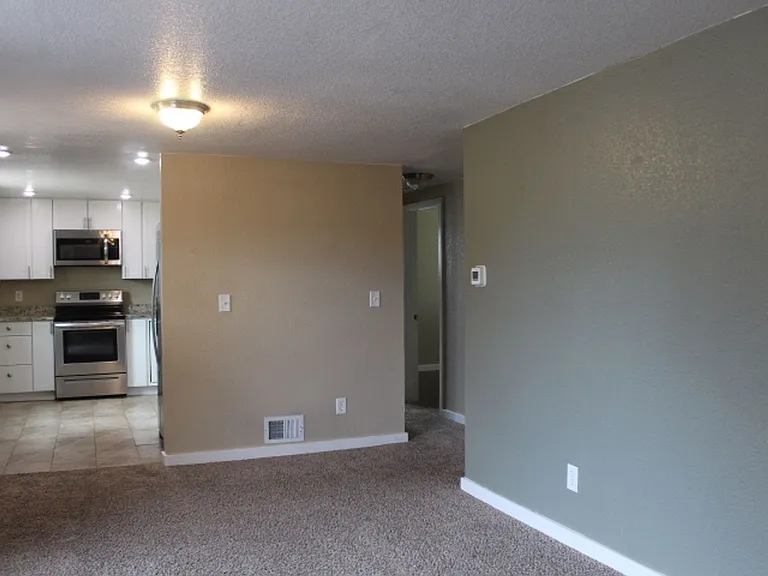 7496 Locust St — Photo 6