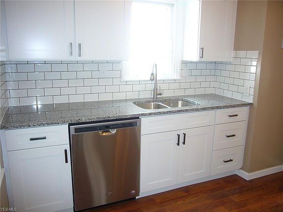 5th image of 1600 Oakwood Ave