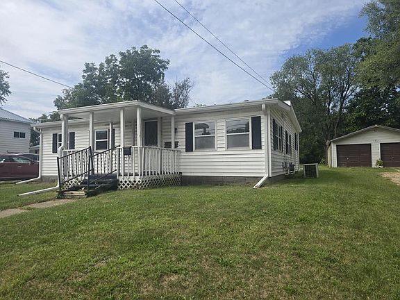 4th image of 206 N Black River STREET