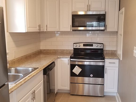 3rd image of 165 Fairfield Ave