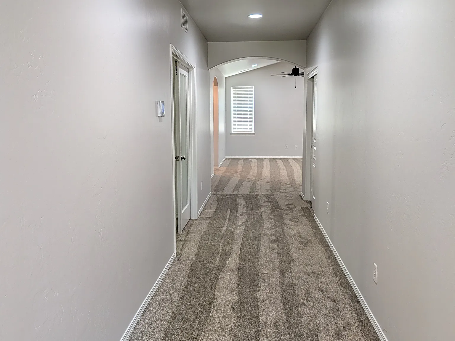4 bed, 1979 sqft, $2,395 — Photo 3