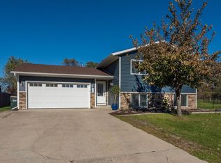 905 8th Ave NW, Hutchinson, MN 55350