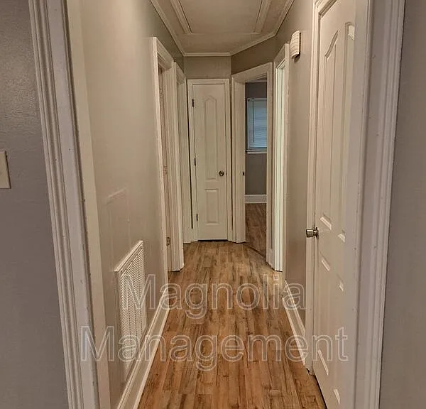 803 Eastside Dr — Photo 2