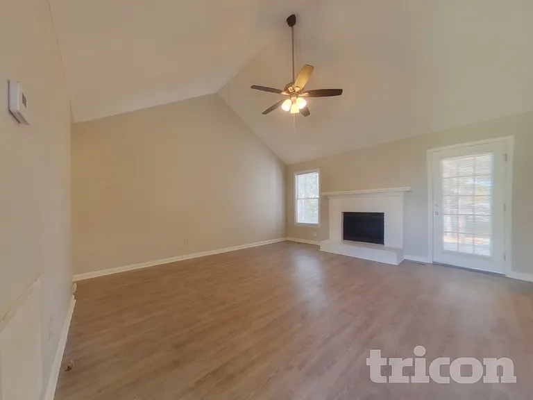 529 Ferncliffe Rd — Photo 3