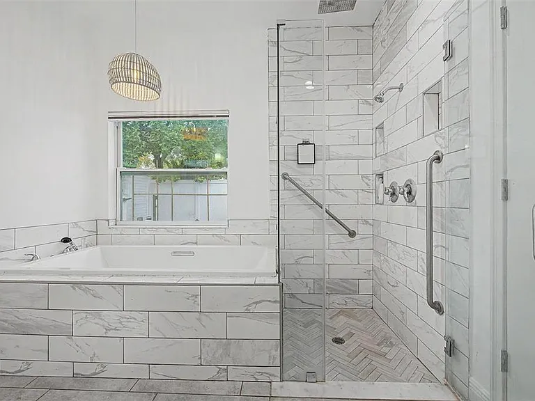 606 Royal Crest Dr — Photo 13