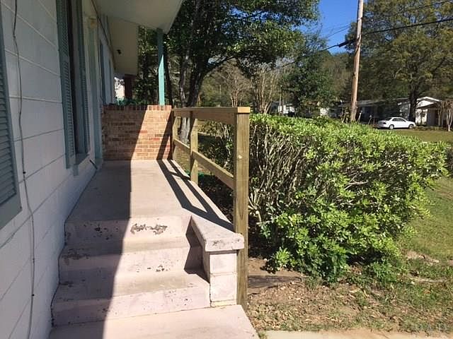 1st image of 920 Blue Springs Ave